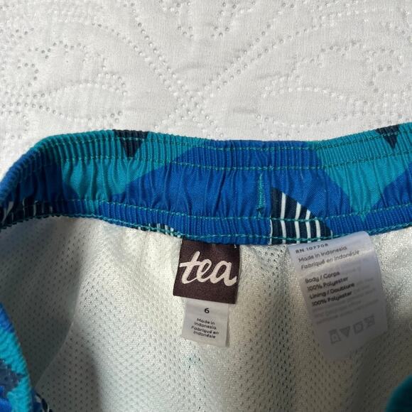 Tea Collection Scallop Waves Mid Length Swim Trunk Size 6 - Picture 4 of 4